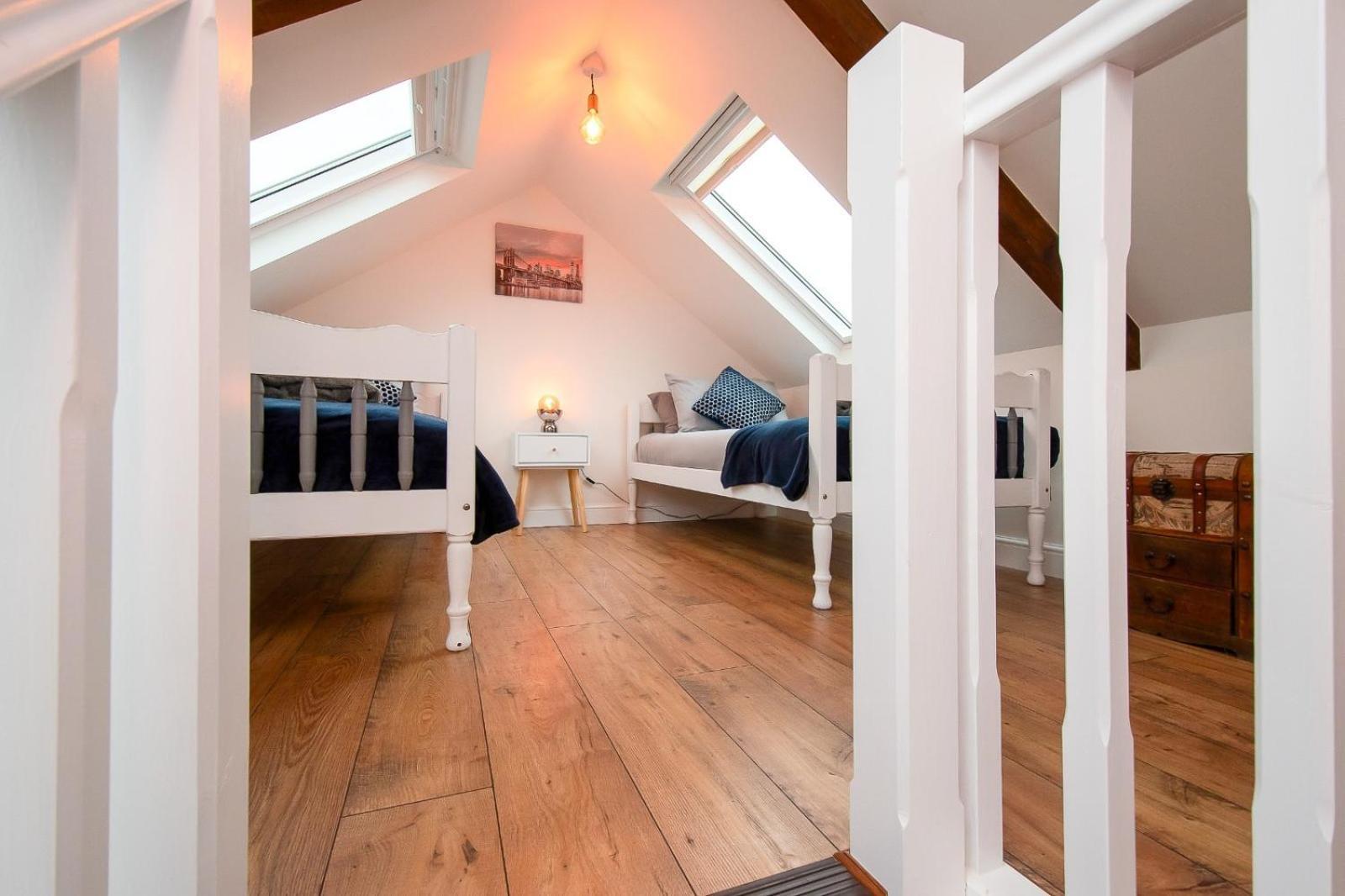 Casa One Hundred - A Beautiful 4 Bed House On The Beach Front Swansea Exterior foto