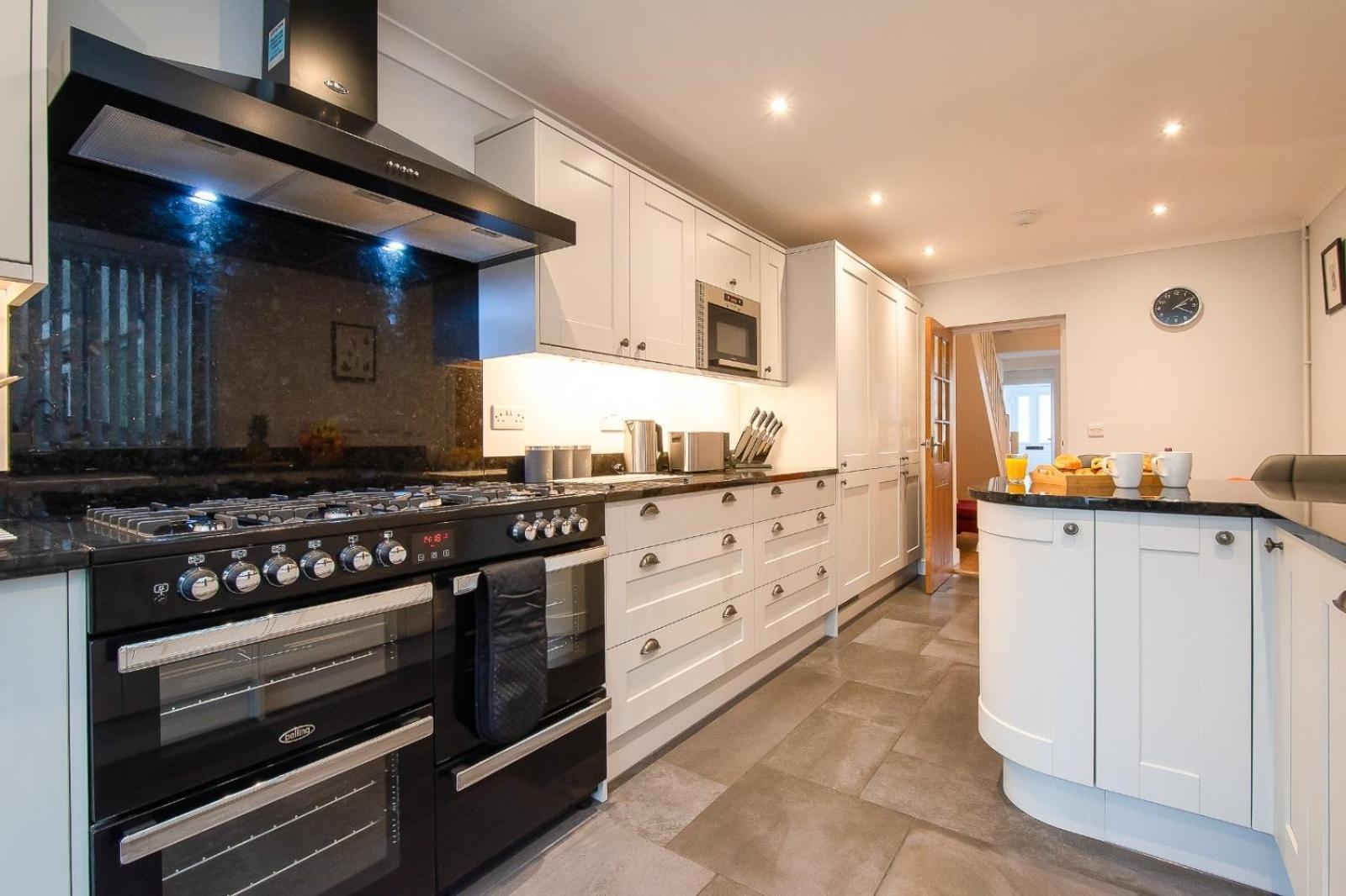 Casa One Hundred - A Beautiful 4 Bed House On The Beach Front Swansea Exterior foto