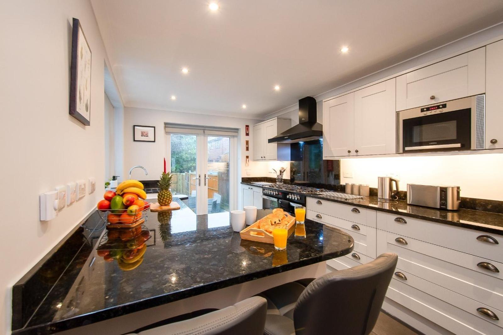 Casa One Hundred - A Beautiful 4 Bed House On The Beach Front Swansea Exterior foto