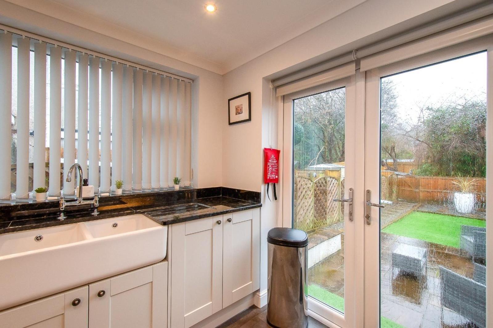 Casa One Hundred - A Beautiful 4 Bed House On The Beach Front Swansea Exterior foto